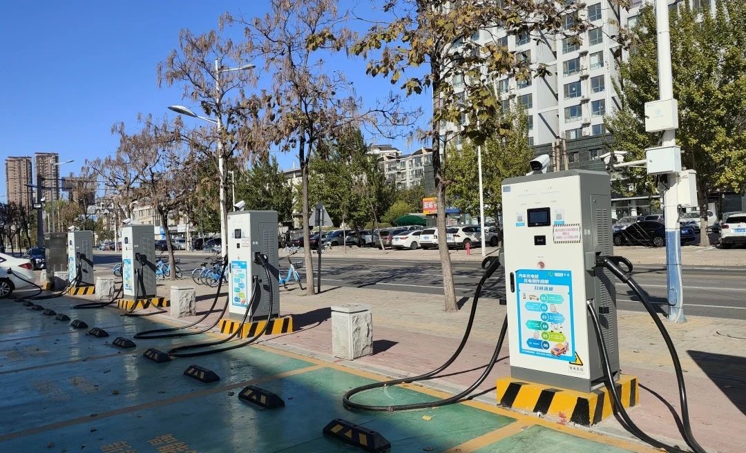 河北某小區周邊停車場